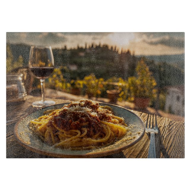Tabla De Cortar Spaghetti Bolognese en la mesa de viñas (Anverso)