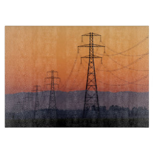 Tabla De Cortar Torres de energía al atardecer