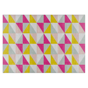 Tabla De Cortar Triángulos geométricos rosados y modelo amarillo