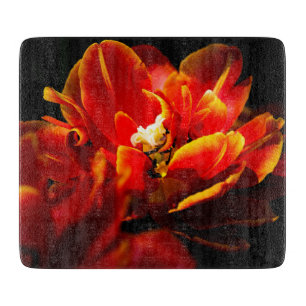 Tabla De Cortar Tulipanes rojos fondo oscuro