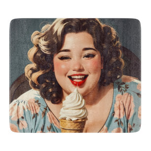 Tabla De Cortar Vintage feliz mujer comiendo helado