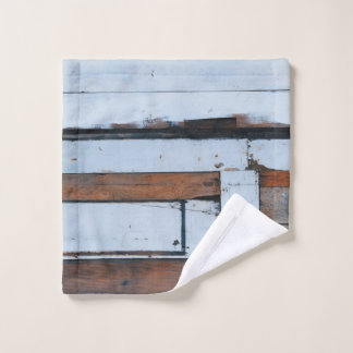 Tabla de madera blanca y marrón