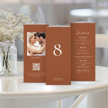 Tabla de menú Boda de fotografía de Terracotta No<br><div class="desc">NOTA IMPORTANTE: Este triple se suministra plano, SIN puntuación previa. Tendrás que doblarlo tú mismo. Para ayudarle con el plegado preciso, se imprimen directrices en la parte posterior de los tres paneles, además de un panel extra delgado en el lado derecho para que aplique pegamento para pegar el tríplio una...</div>