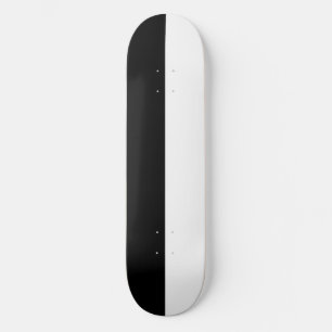 Tabla de skate dividida en blanco y negro