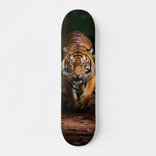 Tabla de Skate Tigre en el Bosque oscuro