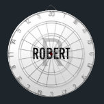 tablero de dardos con nombres de monograma gris bl<br><div class="desc">tablero de dardos blanco moderno con un nombre de tipografía negra y monograma gris. Personaliza con el nombre y la inicial.</div>