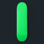 Tablón de monopatín de pantalla verde<br><div class="desc">Imagina un monopatín que puede ser lo que quieras que sea. Bueno,  eso es exactamente para lo que se hizo esta tabla. Esta cubierta se puede editar para mostrar cualquier imagen o video que desees.</div>