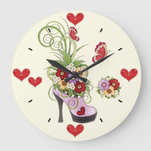 Tacón alto, flores, corazones y reloj de las