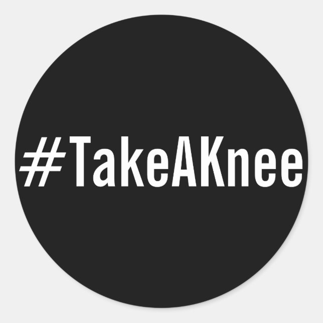 #TakeAKnee, texto blanco en negrita sobre pegatina (Anverso)