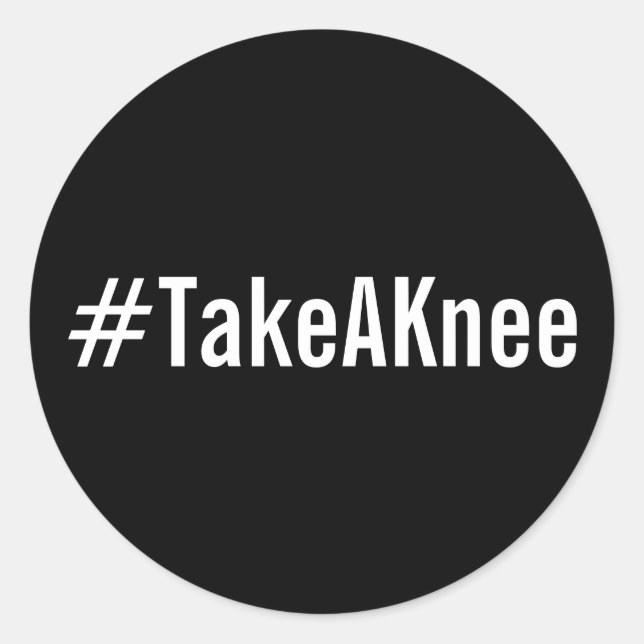 #TakeAKnee, texto blanco en negrita sobre pegatina (Anverso)