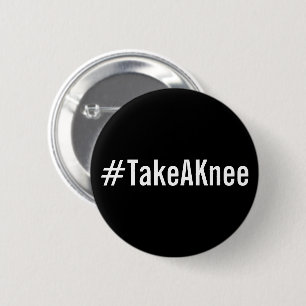 #TakeAKnee, texto blanco negrita sobre botón negro