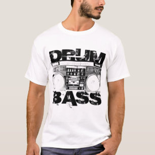 Tambor y camiseta del bajo