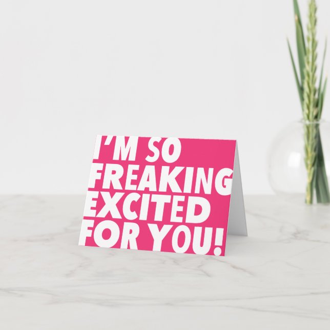 Tan emocionada tarjeta de felicitaciones rosadas (Anverso)
