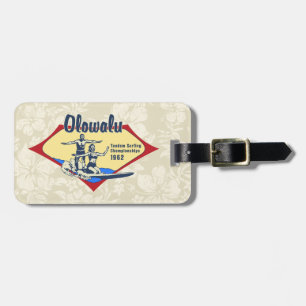 Tándem que practica surf etiquetas hawaianas del