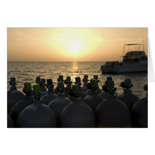 Tanques de Scuba y barcos de buceo (Anverso (Horizontal))