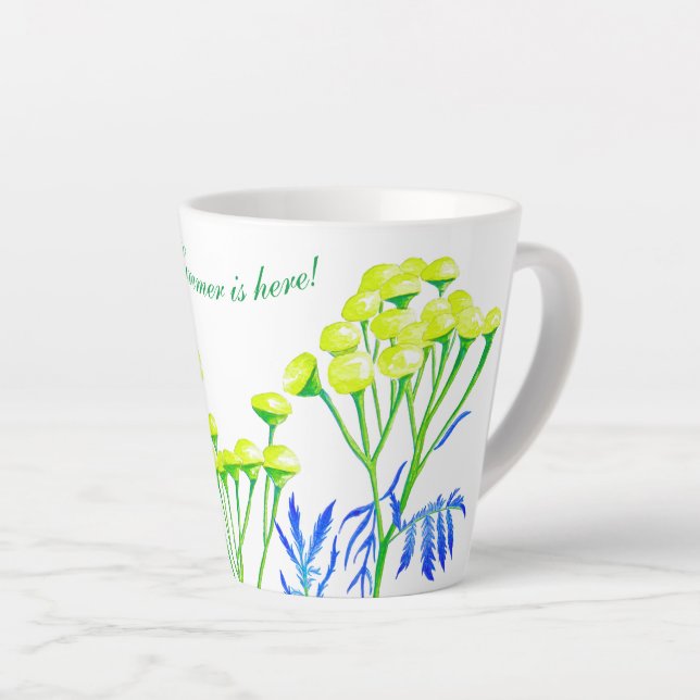 Tansy en una pequeña taza de latte (Ángulo derecho)