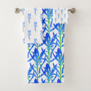 Tansy (L) en un juego de toallas de baño