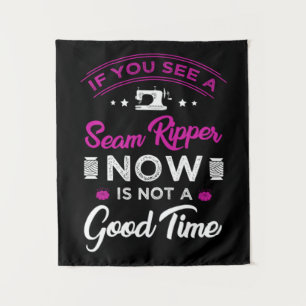 Tapiz 15. Si ves una costurera ahora no es un buen momen