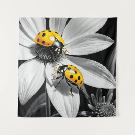 Tapiz Abeja Amarillo De Ladybugs Sobre Flor Blanca Negra