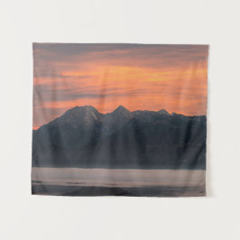 Tapiz Amanecer tras majestuosas montañas