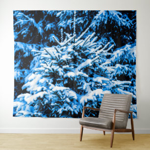 Tapiz Árbol de Navidad cubierto de nieve en el bosque