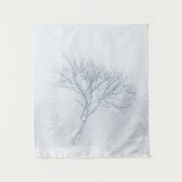 Tapiz Árbol solitario durante tormenta de nieve en invie