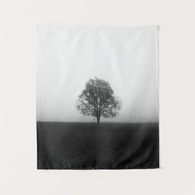 Tapiz Árbol solitario en niebla negro y blanco (Anverso)