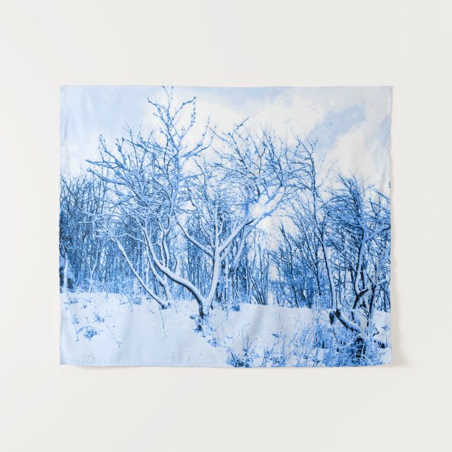 Tapiz Árboles y escena de invierno de nieve, azul cobalt (Anverso (horizontal))