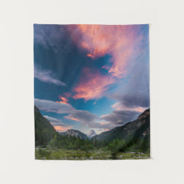 Tapiz Asombrosas nubes de atardecer sobre la montaña Man