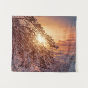 Tapiz Atardecer sobre el mar y el pino nevado