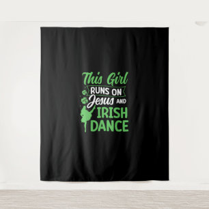 Tapiz Baile irlandés este Chica corre sobre Jesús y el t