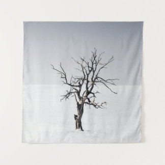 TAPIZ BARE TREE IN THE MIDDLE OF SNOW
