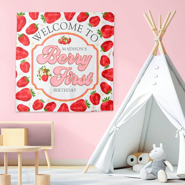 Tapiz Berry First Strawberry Welcome Birthday Banner (Subido por el creador)