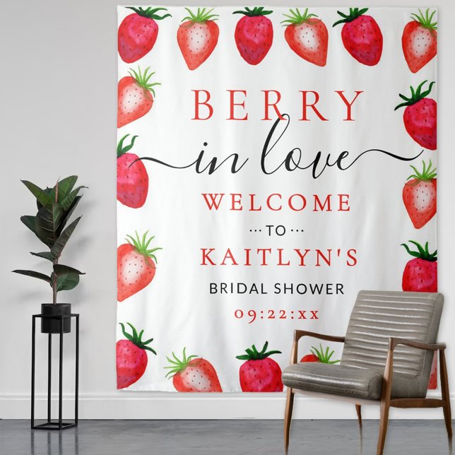 Tapiz Berry In Love Strawberry Bridal Shower (Subido por el creador)