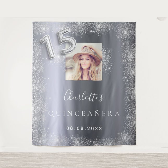 Tapiz Bienvenida a Quinceañera con brillo de plata en fo (Anverso)