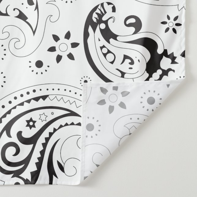 Tapiz Black & White Paisley Pattern –Elegant Textile Art (Detalle)