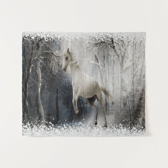 Tapiz Caballo de Invierno Blanco En Bosque De Montaña (Anverso (horizontal))