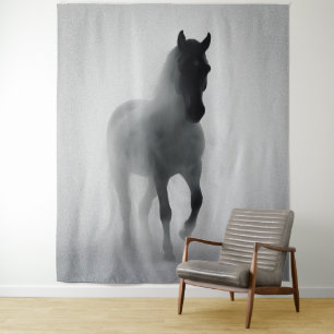 Tapiz Caballo Negro Misterioso Emergente de la Niebla