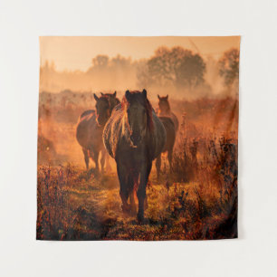 Tapiz caballos konik salvajes que vinieron corriendo hac