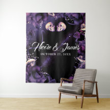 Calaveras Góticas y Rosas Moradas de Ciruela Telón