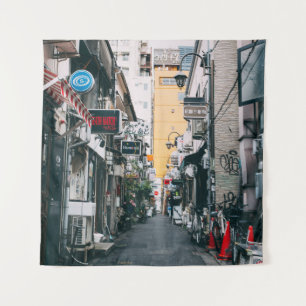 TAPIZ CALLE ENTRE EDIFICIOS DE CONCRETO GRIS