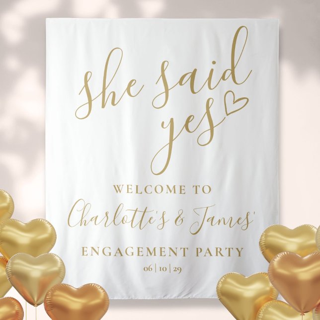 Tapiz Cartel dorado para fiesta de compromiso con 'Ella  (She Said Yes Engagement Party Gold Photo Backdrop)