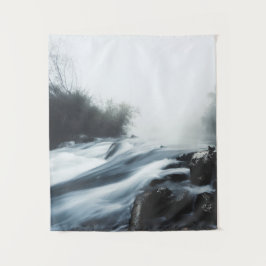 Tapiz Cascada de cascada en una mañana mística nebulosa