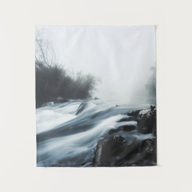 Tapiz Cascada de cascada en una mañana mística nebulosa (Anverso)