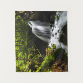 Tapiz Cascada mágica en un bosque verde encantador