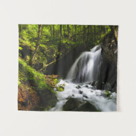 Tapiz Cascada mágica en un bosque verde encantador