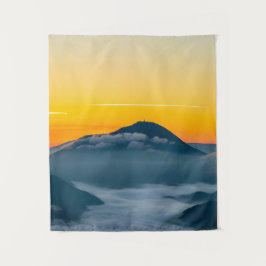 Tapiz Cielo de amanecer naranja sobre Uršlja gora, Eslov