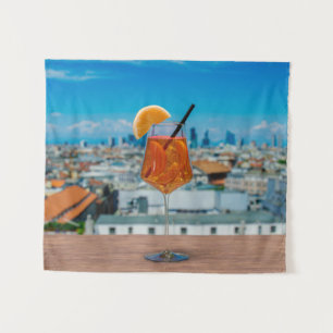Tapiz Cóctel Spritz en una mesa con vistas a Milán