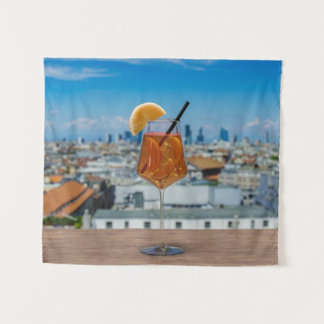 Tapiz Cóctel Spritz en una mesa con vistas a Milán (Anverso (horizontal))