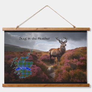 Tapiz Con Marco De Madera Agnew Stag en el Heather personalizado